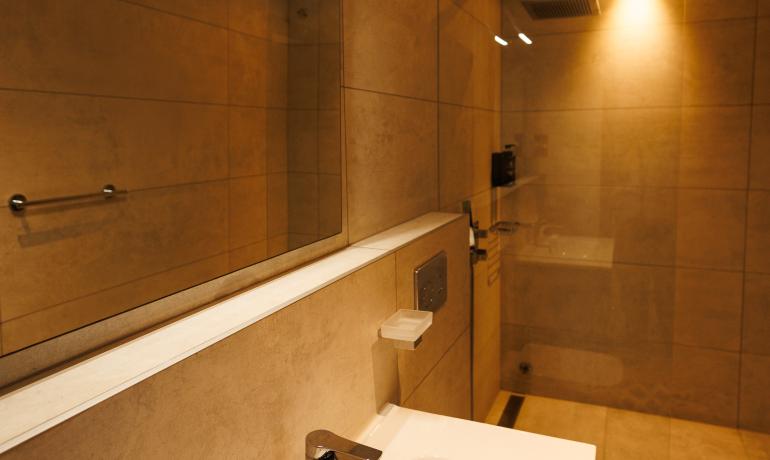 One Bedroom- Premium-SIG-AK905
