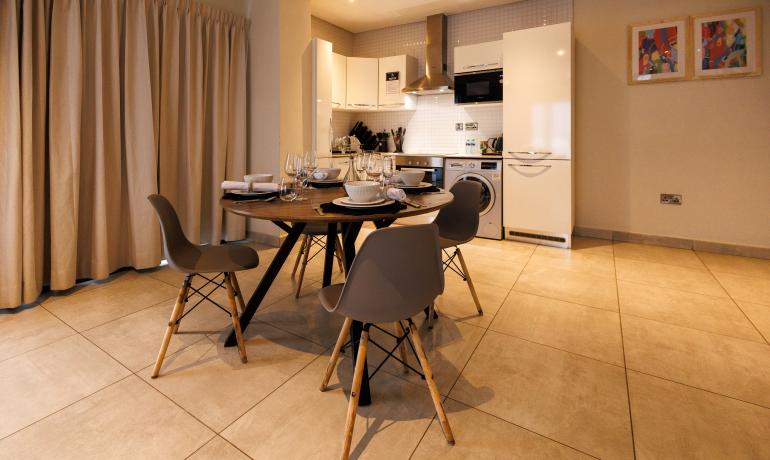 One Bedroom- Premium-SIG-AK905