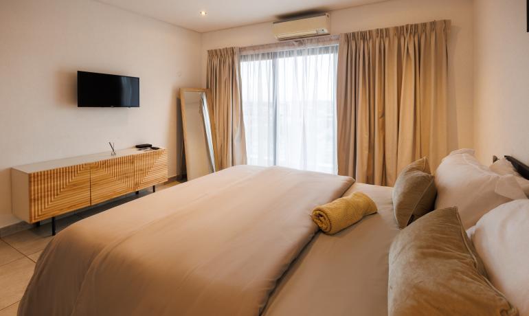 One Bedroom- Premium-SIG-AK906